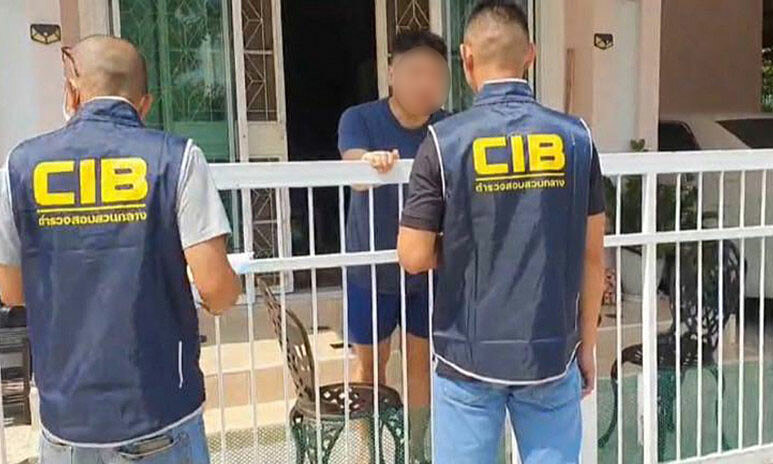 12-1683535770-6607-1683535783 Cảnh sát đọc lệnh bắt đối với Min Sen Wan tại ngôi nhà ở Udon Thani ngày 6/5. Ảnh: Bangkok Post
