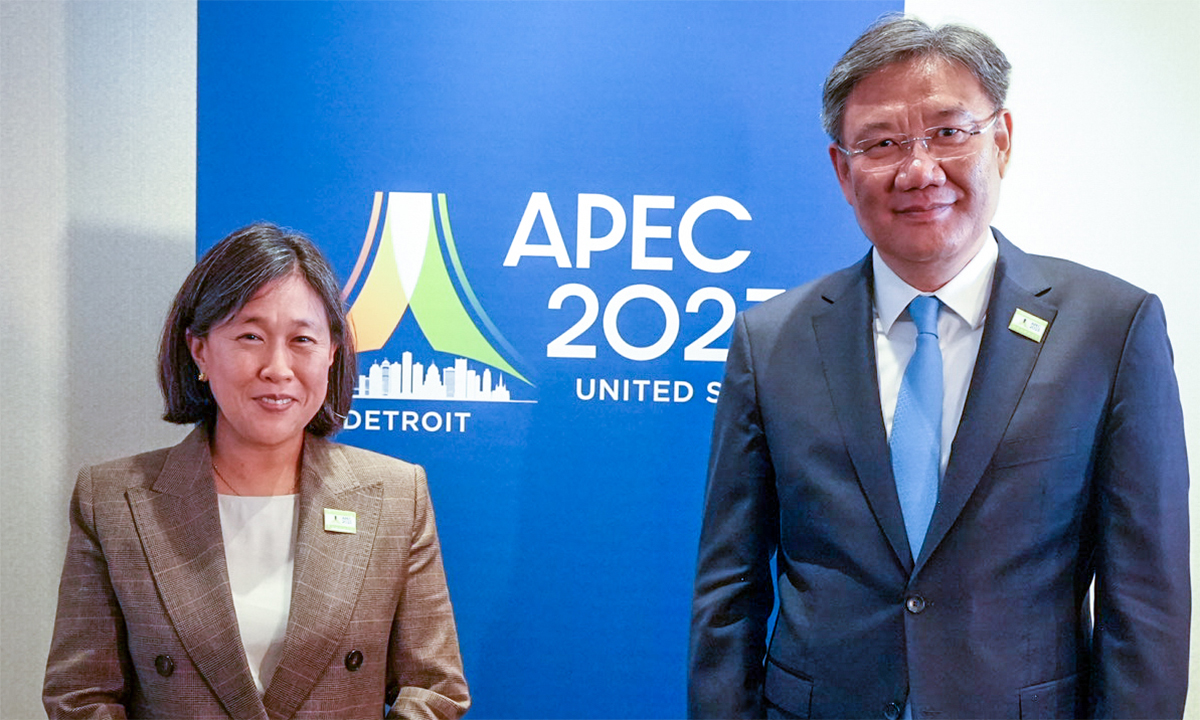 55631871781372677494a-trung-qu-5162-2452-1685147943 Đại diện Thương mại Mỹ Katherine Tai (trái) và Bộ trưởng Thương mại Trung Quốc Vương Văn Đào (phải) gặp nhau tại thành phố Detroit, bang Michigan ngày 26/5. Ảnh: Twitter/AmbassadorTai