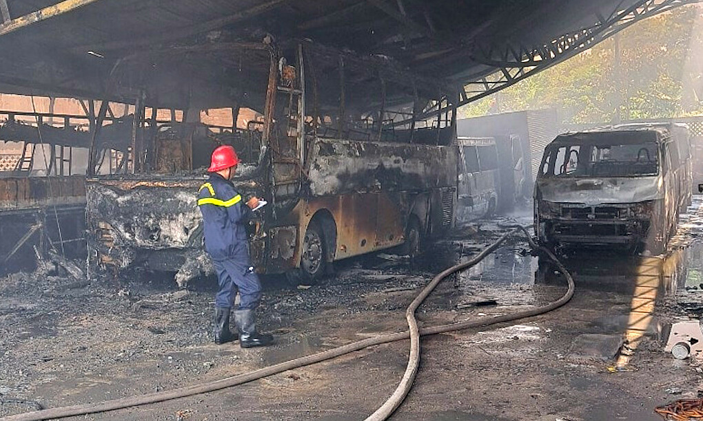 8a0e63d503b8dde684a9-8648-1684-1295-2931-1684218086 Ôtô bị thiêu rụi sau vụ cháy. Ảnh: Hồ Đinh