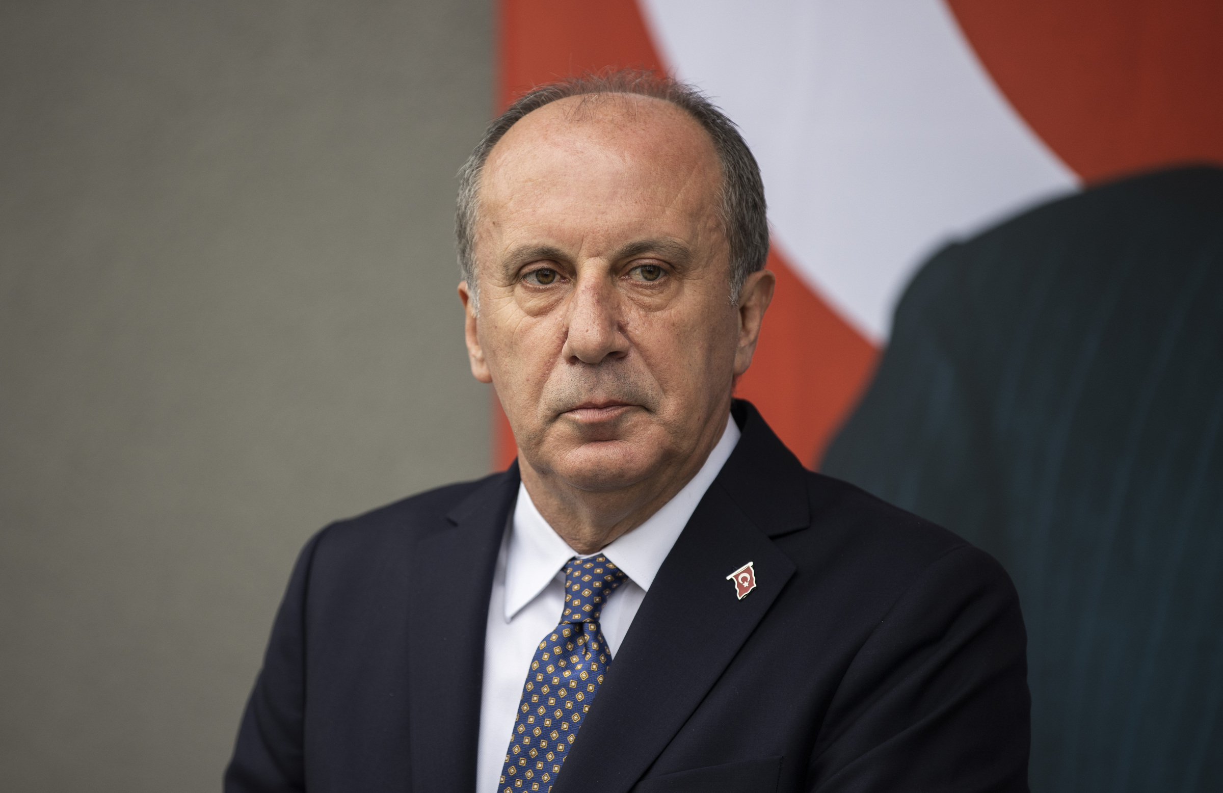 afp-com-20210208-partners-068-6000-8688-1683866888 Ông Muharrem Ince trả lời báo giới tại thủ đô Ankara, Thổ Nhĩ Kỳ, ngày 8/2/2021. Ảnh: AFP