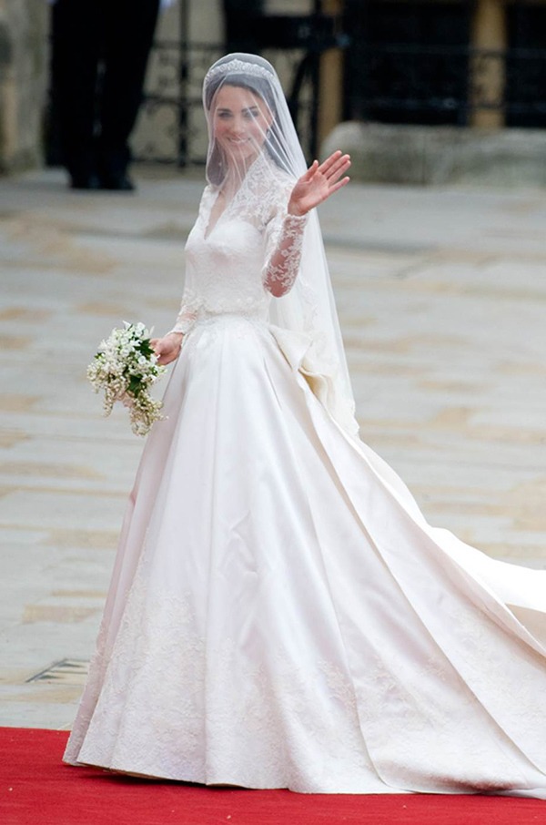 kate-middleton-1-4134-1683253516 Kate Middleton diện đầm cưới của Alexander McQueen năm 2011. Ảnh: Reuters