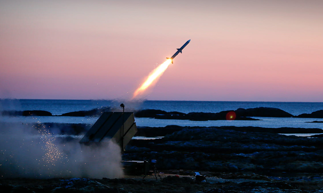 nasams-firing-rmd-4734-1669850-3420-6442-1684978894 Hệ thống NASAMS khai hỏa trong một đợt thử nghiệm. Ảnh: Raytheon.