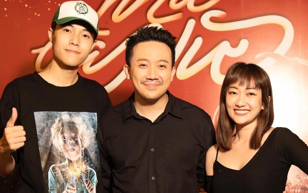 phuong-lan-6063-1684392872 Phương Lan và bạn trai chụp ảnh cùng Trấn Thành khi giới thiệu dự án phim điện ảnh Nhà bà Nữ năm 2022. Ảnh: Nhân vật cung cấp