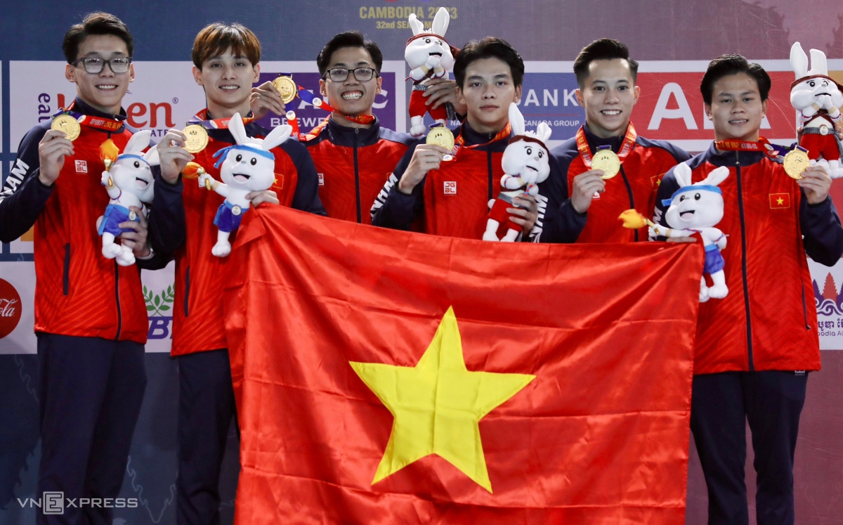 van-vi-luong-2-5569-1684235567 Nam thần của Thể dục Dụng cụ Việt Nam được khen phong cách