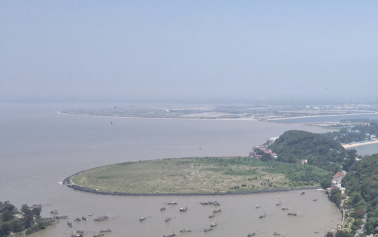 z4370742932155-845abc9fbfe6848-2289-4111-1684853339 Khu vực thuộc dự án của Tập đoàn Himlam ở phường Vạn Hương trống không nhiều năm. Ảnh: Lê Tân