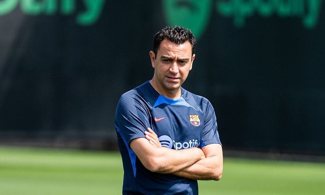 2023-05-26-entrenamentprimereq-6796-9987-1685661605 Xavi quan sát một buổi tập của Barca trên sân Joan Gamper. Ảnh: fcbarcelona.com