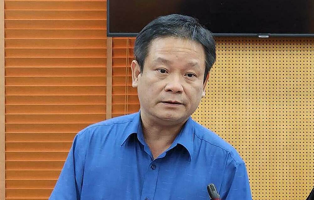 Ông Trần Văn Khiêm, Vụ phó Tổ chức - Biên chế, Bộ Nội vụ trả lời báo chí, chiều 16/6. Ảnh: VT