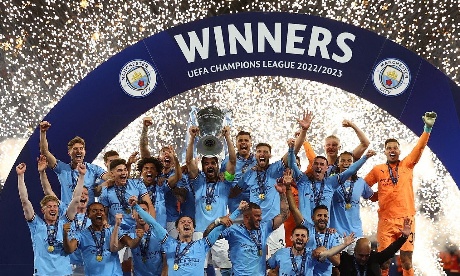 55podp3xyjethppqkaed7c5ddq-jpe-5083-7269-1686528542 Man City nâng cup vô địch Champions League trên sân Ataturk, Istanbul, Thổ Nhĩ Kỳ ngày 10/6. Ảnh: Reuters