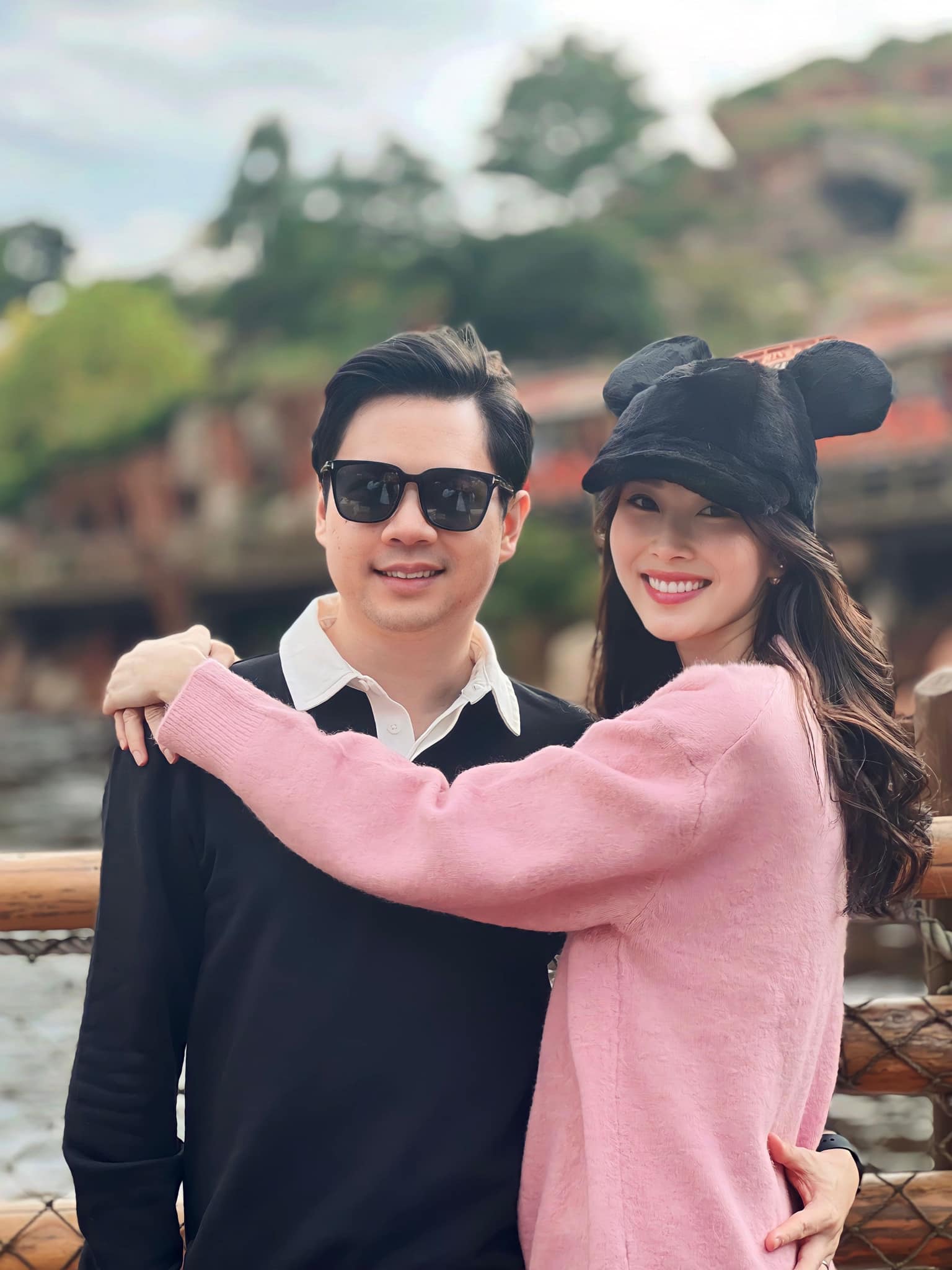Ngày 10/6, Đặng Thu Thảo chúc mừng sinh nhật chồng - doanh nhân Trung Tín - bước sang tuổi 36. Cô gọi anh là người đặc biệt của cuộc đời, nói lời yêu thương. Họ cưới nhau năm 2017