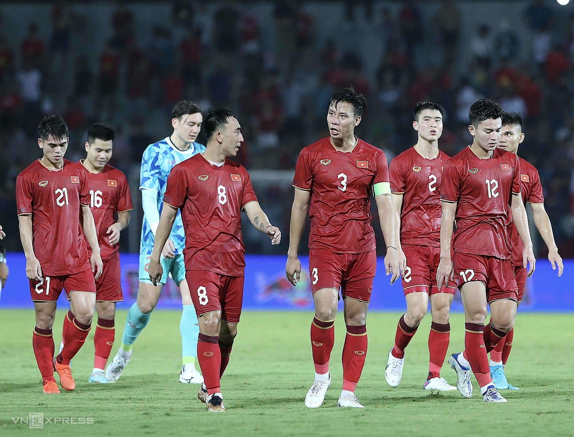lth-0166-1686899079-1686899136-7220-1686899149 Đội tuyển Việt Nam (áo đỏ) có chiến thắng vất vả 1-0 trước Hong Kong ở trận ra mắt thời HLV Philippe Troussier. Ảnh: Hiếu Lương