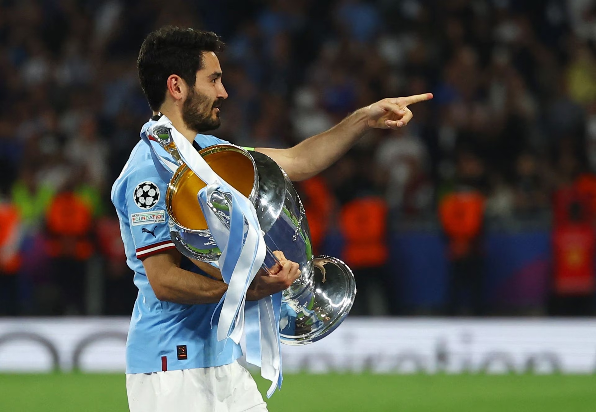 new-project-13-2036-1686957941 Gundogan mừng chức vô địch Champions League tại Thổ Nhĩ Kỳ hôm 10/6. Ảnh: Reuters