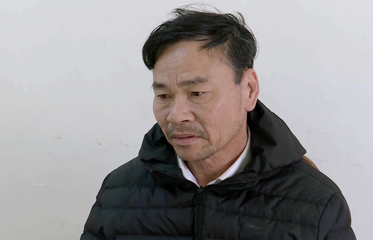 nghi-can-nam-7381-1677569216-5760-1686107120 Bị can Nam, chủ mưu đánh bạc bịp, tại cơ quan điều tra hồi tháng 2. Ảnh: Công an cung cấp