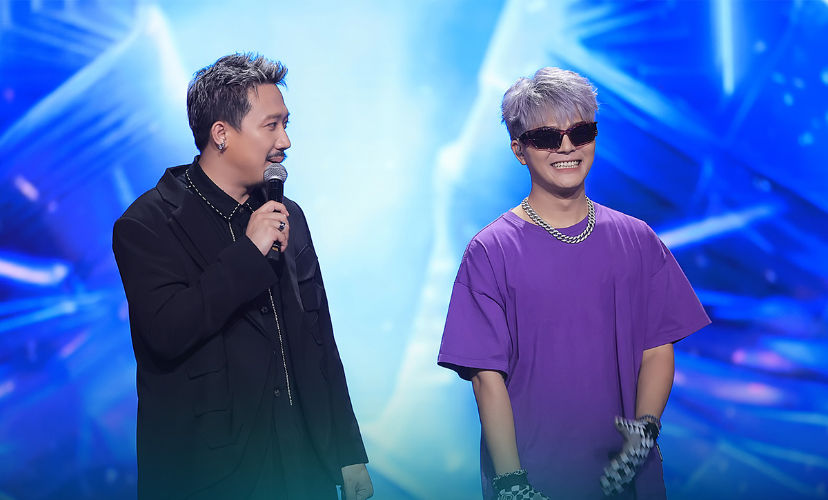 tran-thanh-1111111-3756-1685595598 Quang Anh gây chú ý khi xuất hiện trong trailer tập 2 Rap Việt sắp lên sóng. Trên mạng xã hội, nhiều khán giả bất ngờ trước sự lột xác của ca sĩ. Anh cho biết thay đổi phong cách để phù hợp với dòng nhạc EDM, rap đang theo đuổi.