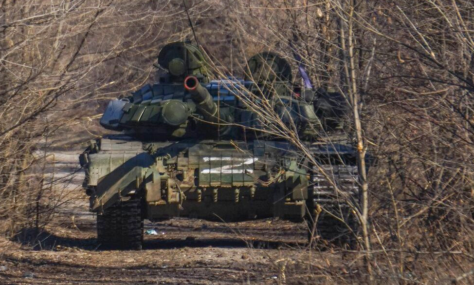 ukraine-255-3353-1685670610 Xe tăng dân quân Donetsk triển khai gần Maryinka hồi tháng 3.