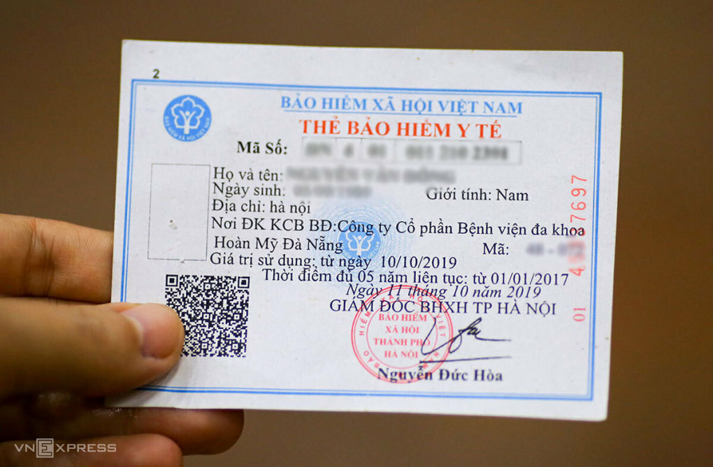 the-9851-1615898505-jpeg-2258-1988-5555-1689952652 Nếu chưa có căn cước gắn chip, người dân vẫn khám chữa bệnh BHYT bình thường bằng thẻ giấy hoặc ảnh thẻ BHYT trên ứng dụng VssID. Ảnh:Nguyễn Đông