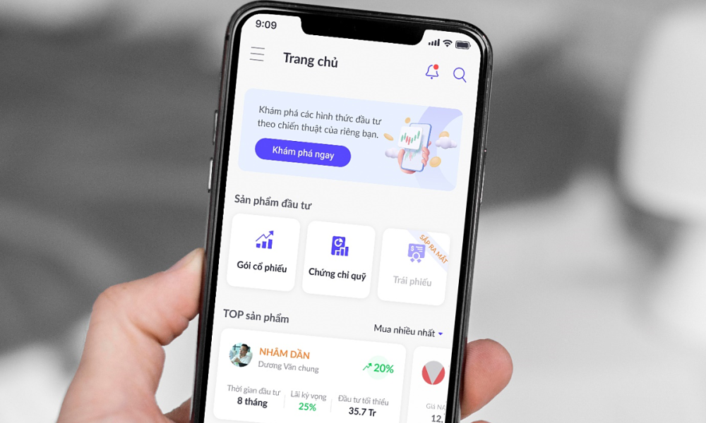1655974967-1655974973-4240-165-8329-8262-1690804414 Nhà đầu tư đang thao tác mua chứng chỉ quỹ trực tuyến. Ảnh: MB