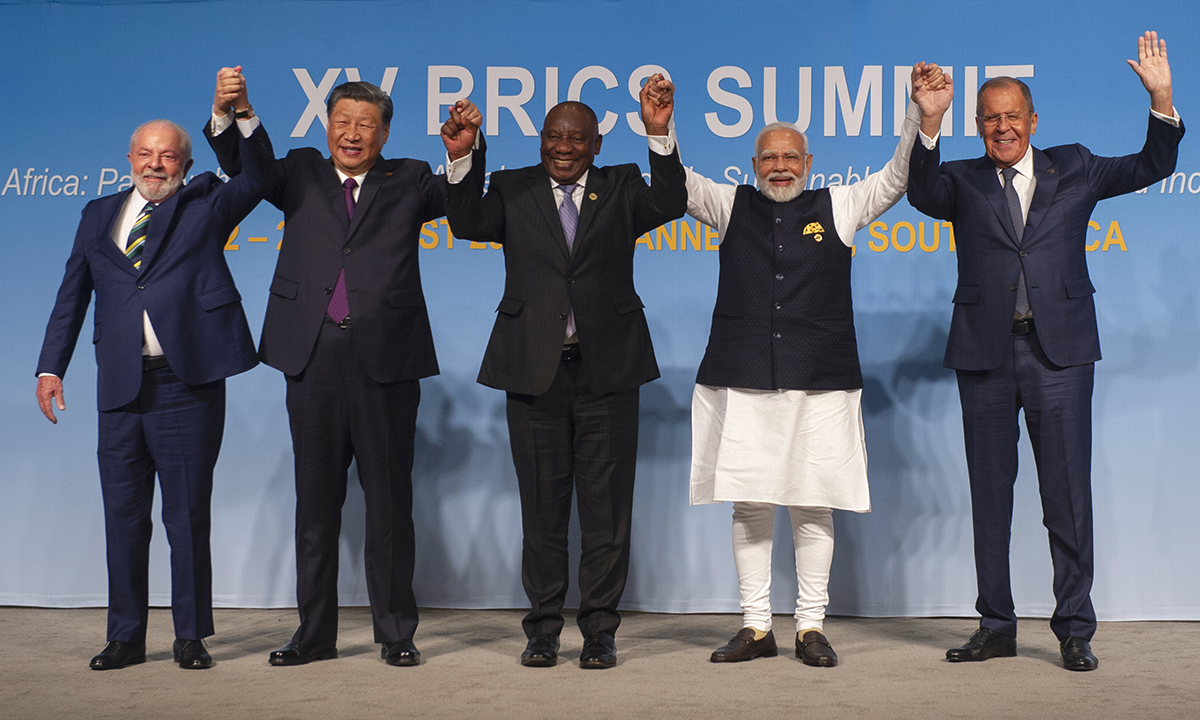 5563187178137267922a-brics-3339-1692837684 Lãnh đạo và quan chức các nước thành viên BRICS tại Johannesburg, Nam Phi ngày 23/3. Ảnh: AFP