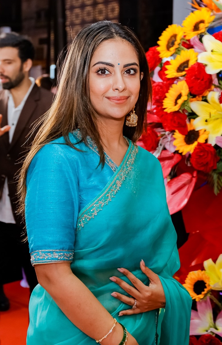 avika-gor-den-viet-nam-2-jpg-2187-1692159014 Tối 15/8, Avika Gor tham gia đại nhạc hội Chạm để yêu thương ở TP HCM. Cô nói hào hứng trong lần thứ tư trở lại Việt Nam gặp gỡ khán giả, tham gia các hoạt động giao lưu văn hóa.