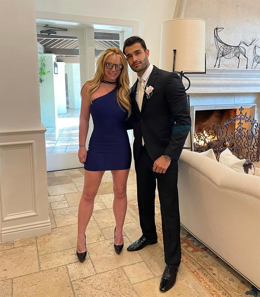 briney-spears-1341-1692236893 Britney Spears và Sam Asghari thời yêu nhau. Ảnh: Instagram Britney Spears