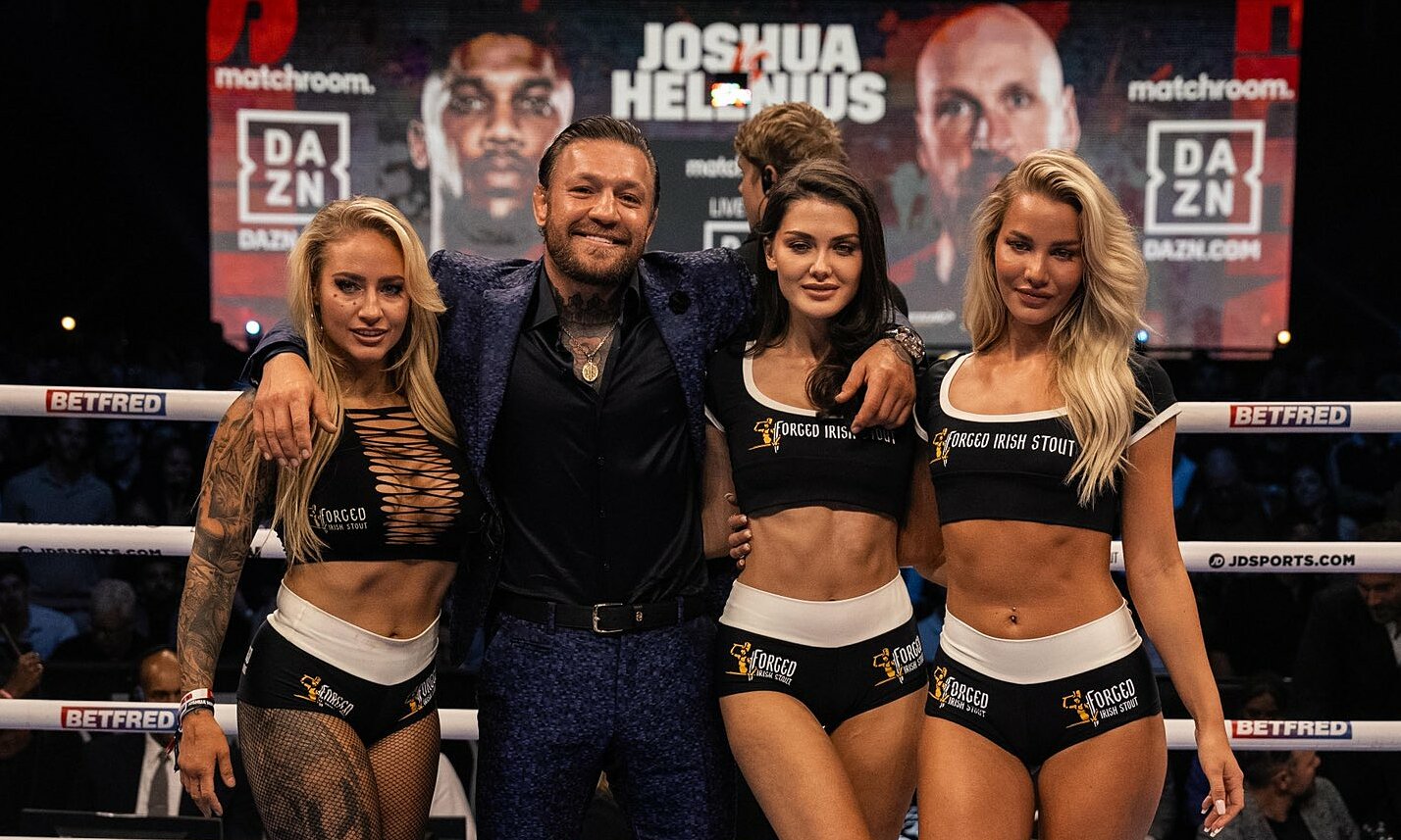 f3jxbxkwsaadald-jpeg-169211013-4983-9664-1692110411 McGregor xuất hiện trên võ đài O2, trước trận quyền Anh hạng nặng giữa Joshua với Helenius. Ảnh: X / The Notorious MMA