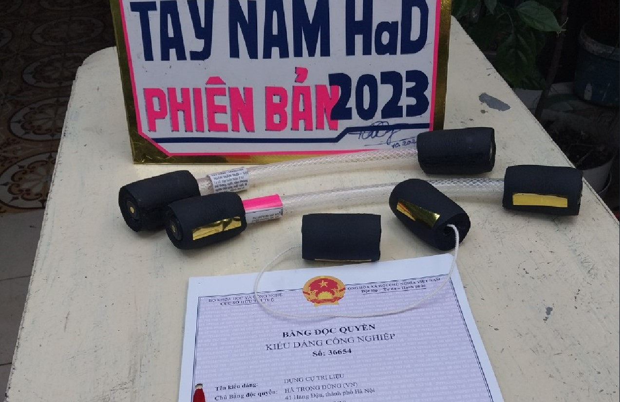 Chiếc tay nắm trị liệu phiên bản 2023 do ông Hà Trọng Dũng sáng chế. Ảnh: NVCC