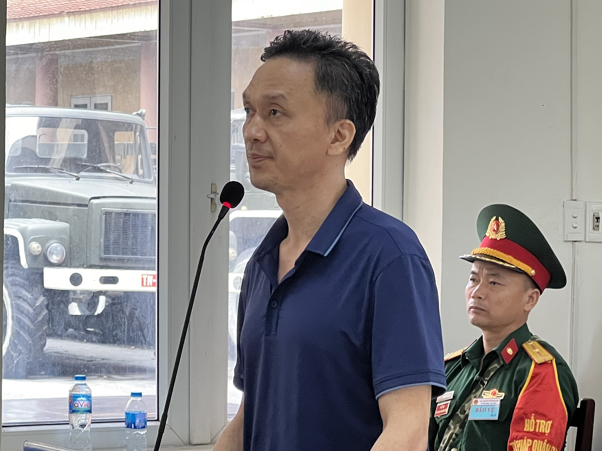 1a2ca21bdb5c7e02274d-172120226-7652-1799-1721202552-1 Ông Hồ Anh Sơn, cựu thượng tá, phó giám đốc Viện Nghiên cứu Y dược học quân sự, Học viện Quân y, tại tòa ngày 17/7. Ảnh: Danh Lam