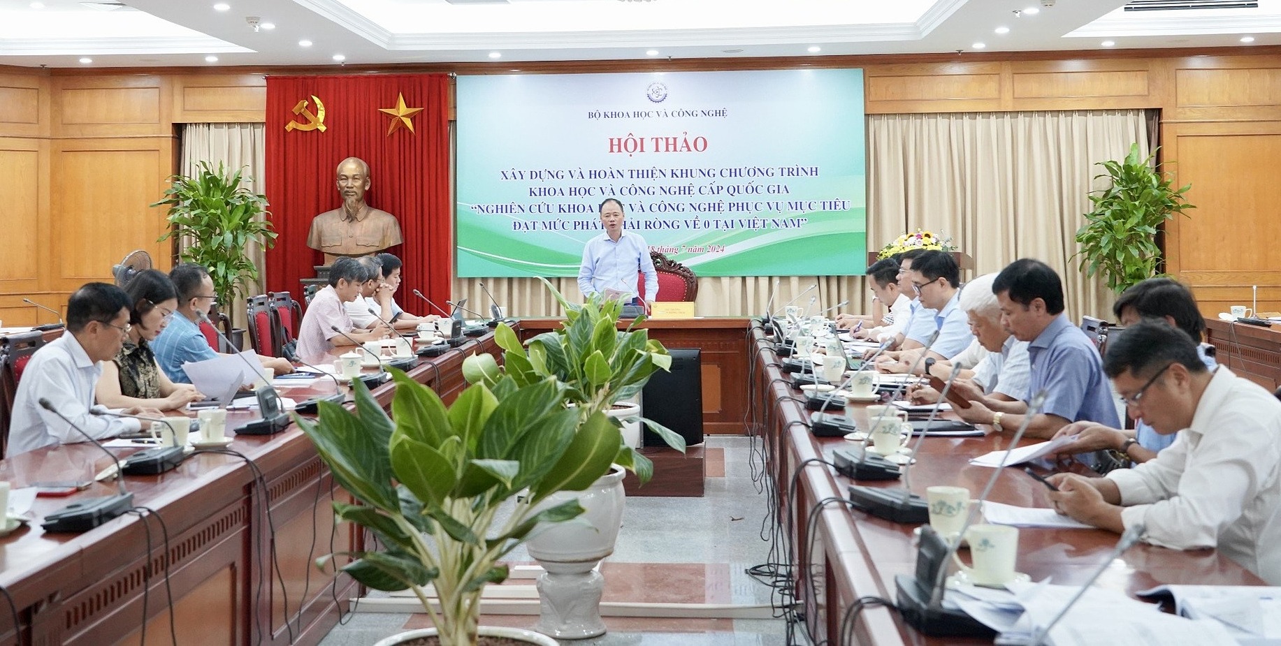 451875161-485230534106422-5905-7360-3756-1721318646 Thứ trưởng Khoa học và Công nghệ Trần Hồng Thái điều hành hội thảo. Ảnh: TTTT