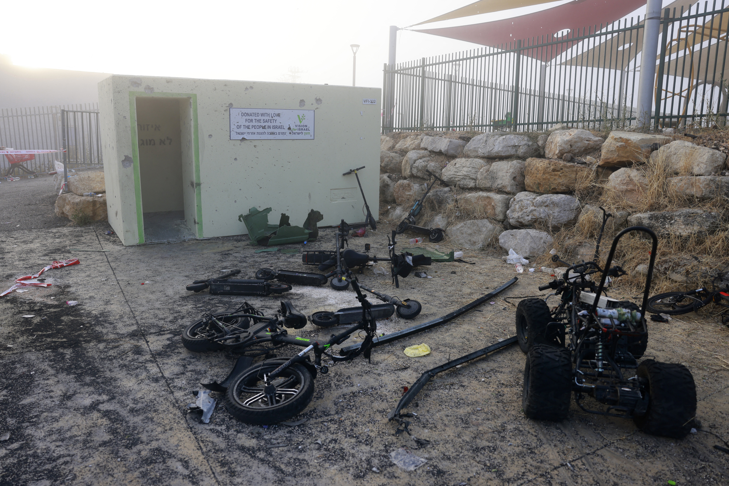 Hiện trường sau vụ tập kích sân bóng ở Majdal Shams, Cao nguyên Golan ngày 27/7. Ảnh: AFP