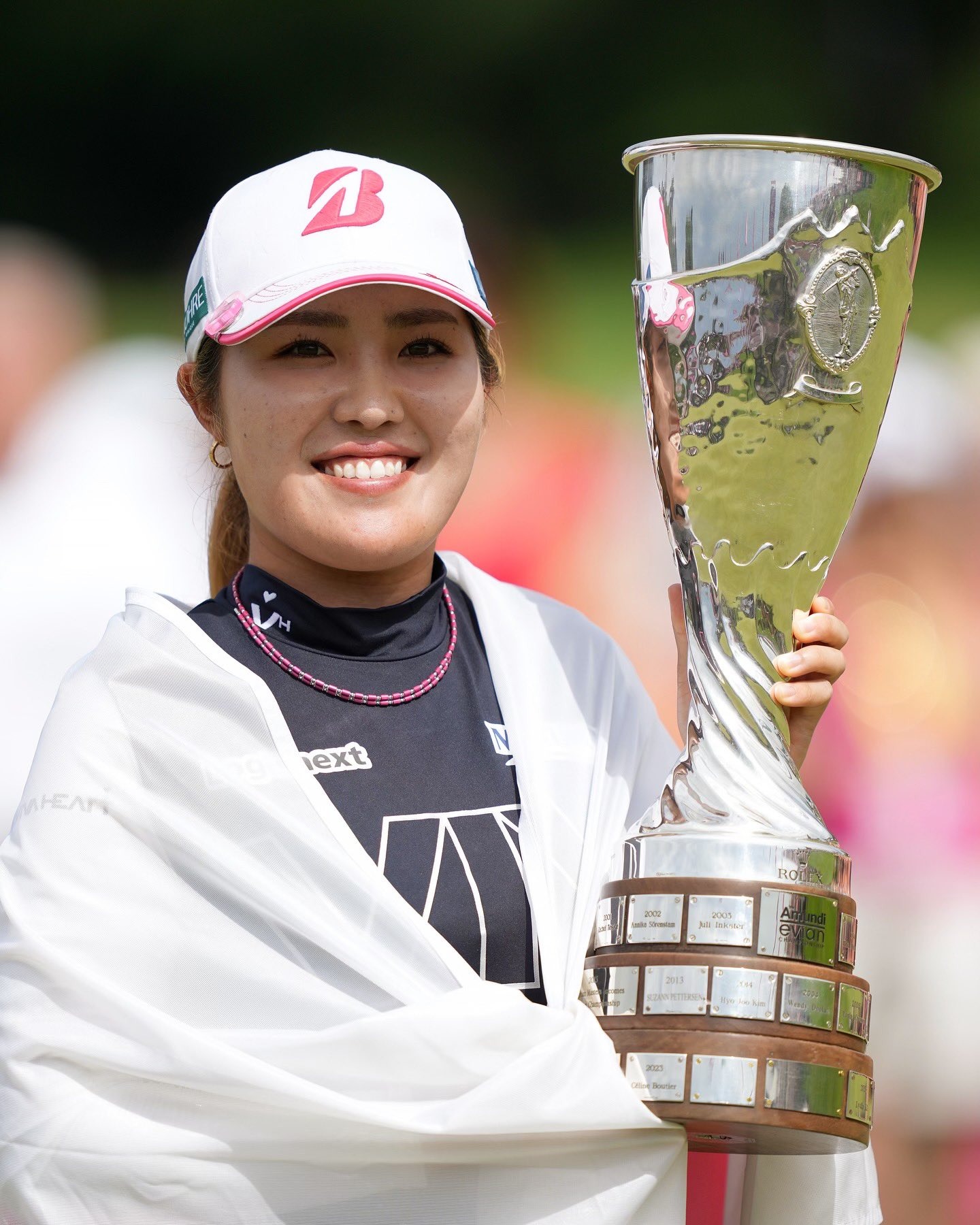 ayaka-4-6743-1721121708 Furue nâng cup vô địch Evian Championship 2024