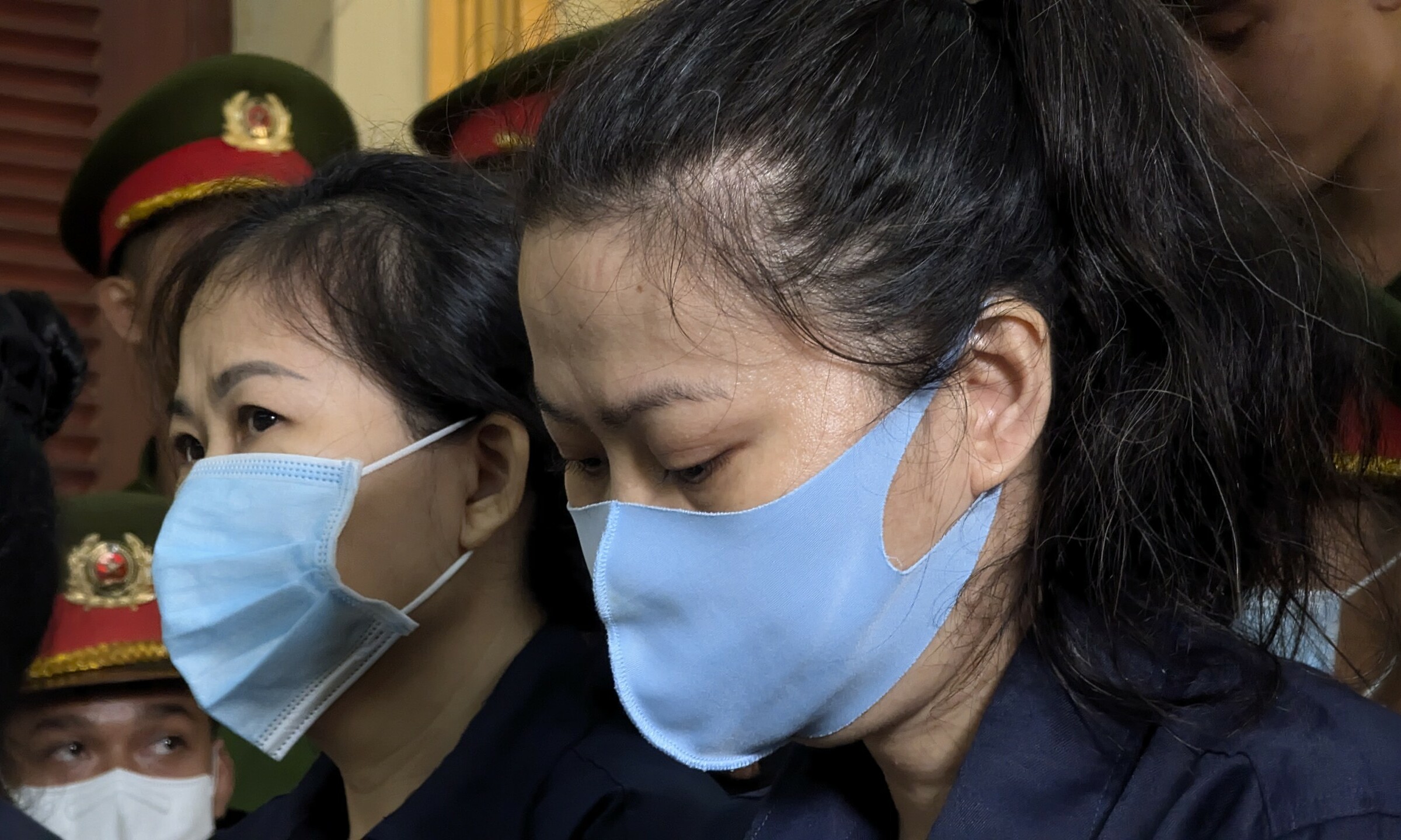 buon-lau-vang-1721097177-7895-1721098499 Bị cáo Nguyễn Thị Minh Phụng (phải) cùng đồng phạm. Ảnh: Hải Duyên