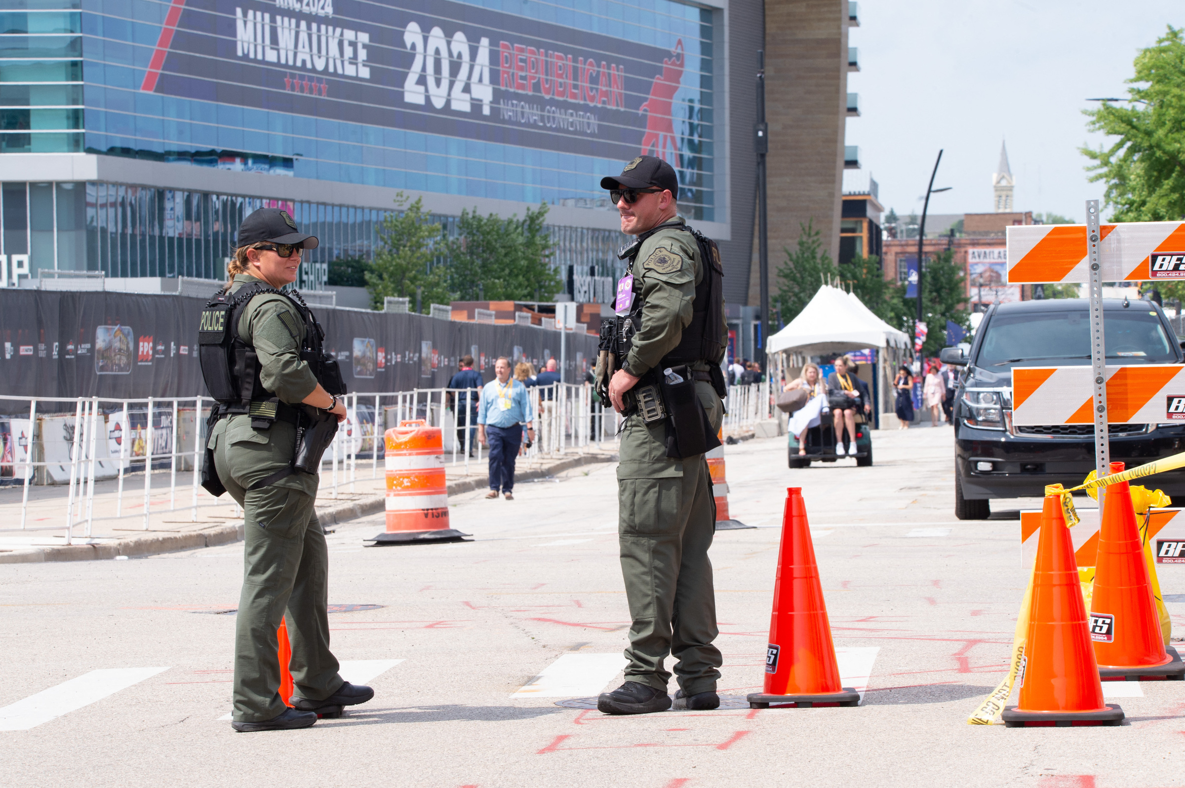 ca-nh-sa-t-milwaukee-7259-1721184719-1 Cảnh sát Miami được huy động đến Milwaukee, bang Wisconsin hỗ trợ an ninh cho Đại hội Toàn quốc đảng Cộng hòa (RNC) vào ngày 15/7. Ảnh: AFP