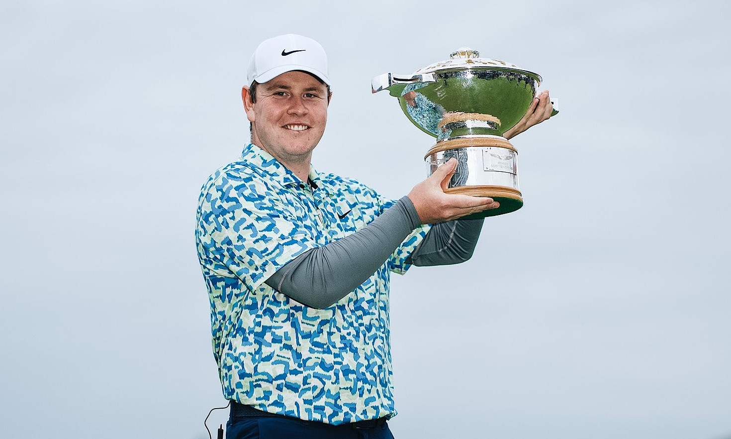 MacIntyre nâng cup vô địch Scottish Open 2024 ngày 14/7. Ảnh: X / robert1lefty