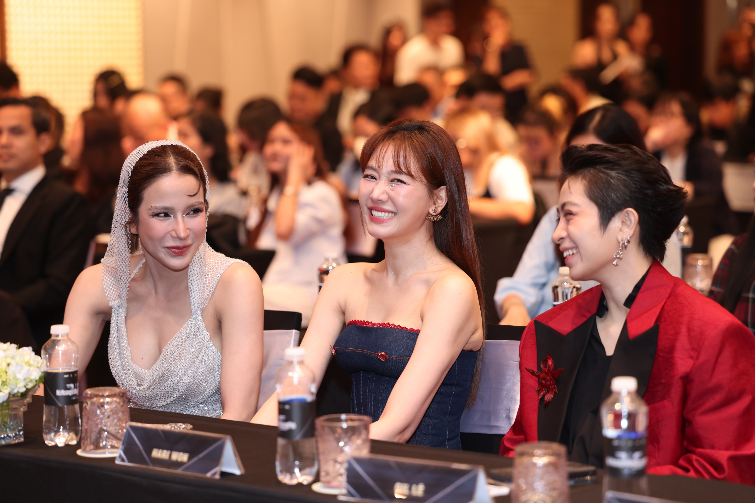 Từ trái qua gồm Diệp Lâm Anh, Hari Won, Gil Lê tại sự kiện. Ảnh: Quốc Dũng