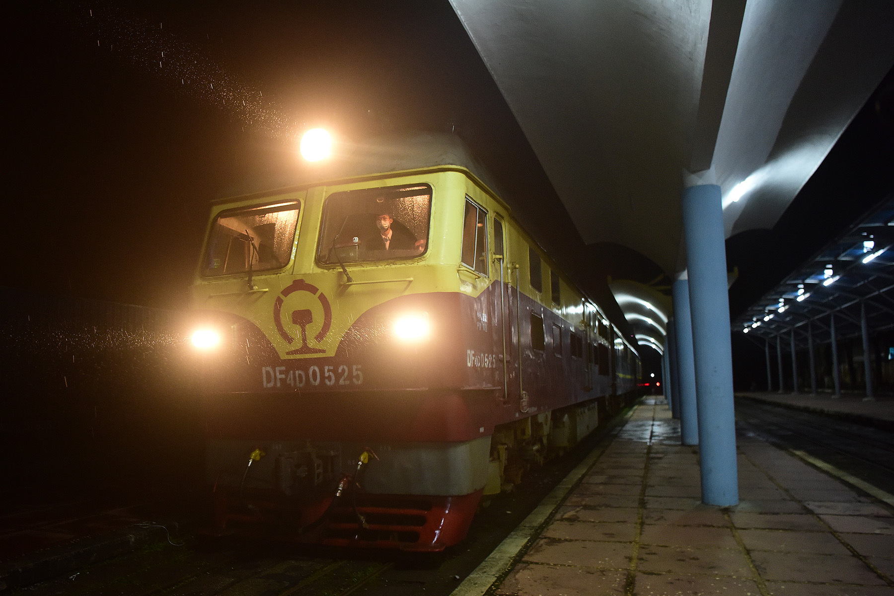 huy-2421-1732-1721444497 Tàu liên vận giữa Việt Nam - Trung Quốc tại ga Đồng Đăng. Ảnh: Giang Huy