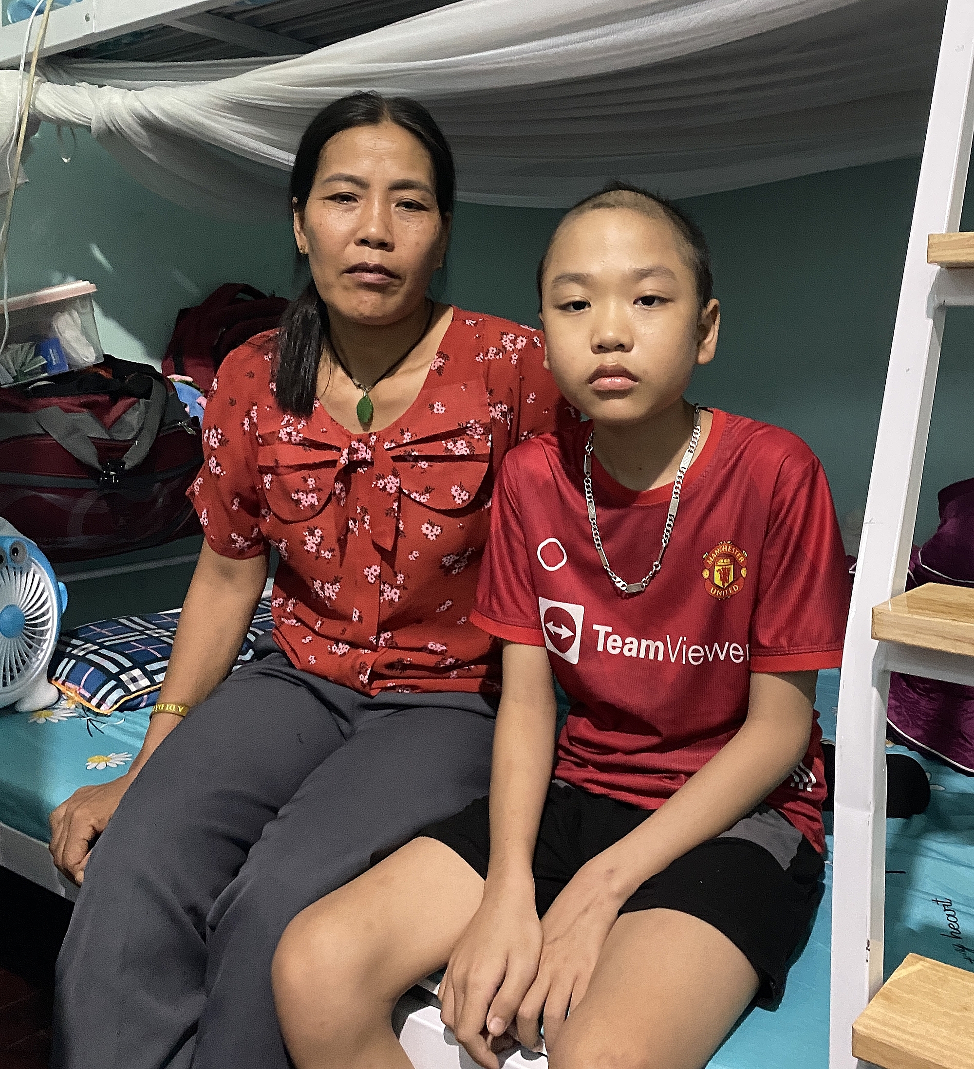 img-4128-jpg-1720957345-172095-3956-6103-1720957871-1 Chị Nguyễn Thị Phương và con trai Trần Khánh Duy ở tại nhà trọ miễn phí trên đường Cầu Bươu, huyện Thanh Trì, Hà Nội, chiều 9/7. Ảnh: Quỳnh Nguyễn