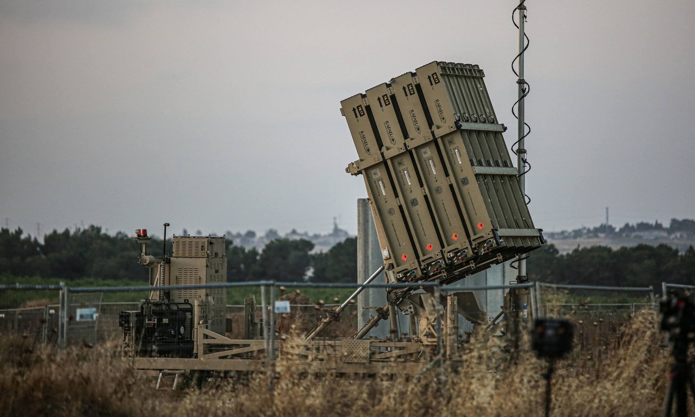 iron-dome-3-7637-1696894199-1 Bệ phóng thuộc hệ thống Vòm Sắt triển khai tại Sderot, Israel, hồi tháng 5. Ảnh: Reuters