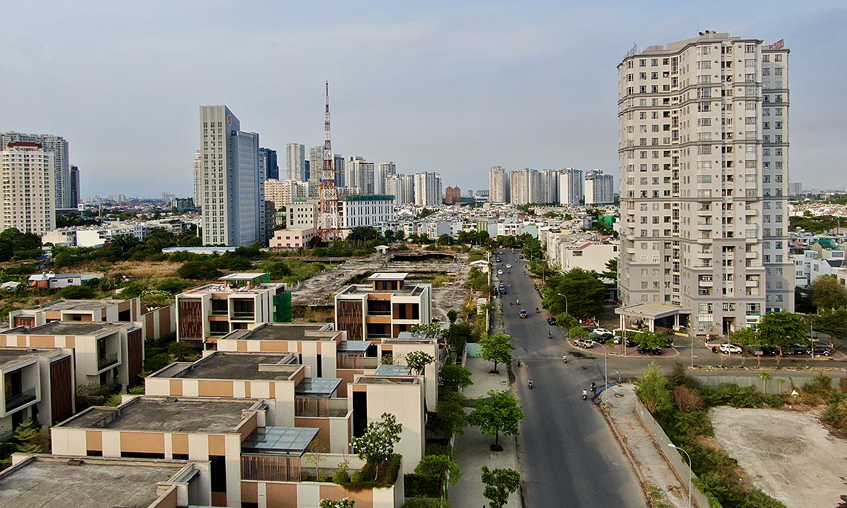 khu-do-thi-jpeg-4422-172155373-6563-3756-1721557841-1 Một khu đô thị đang xây dở tại phường An Khánh, TP Thủ Đức, tháng 7/2024. Ảnh: Gia Minh