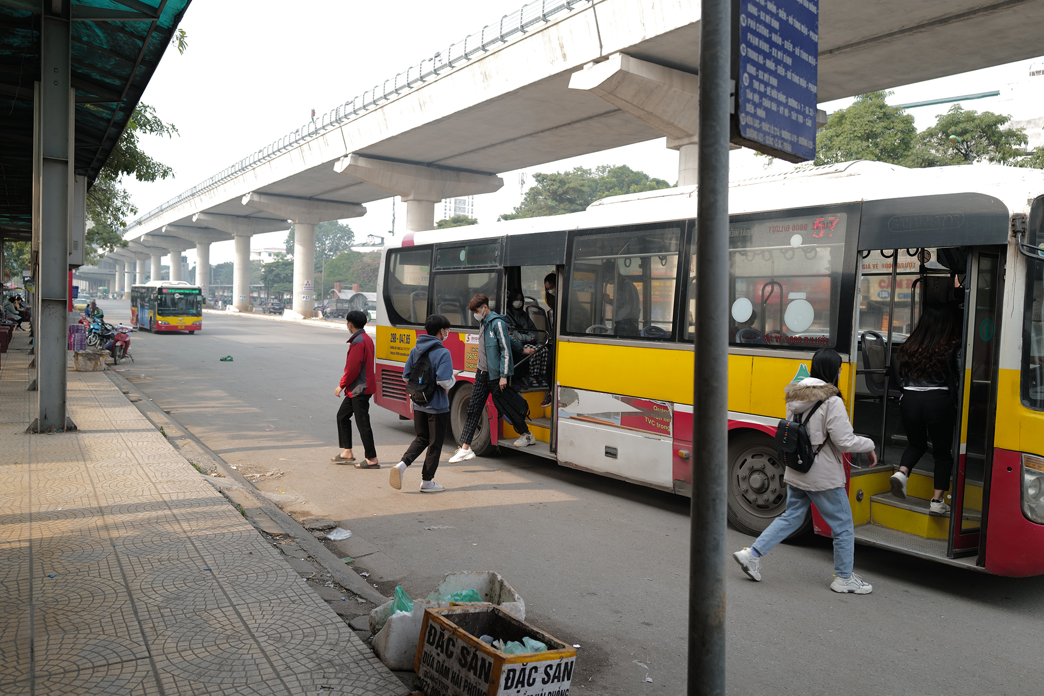 Xe buýt truyền thống của Hà Nội hiện nay đang sử dụng dầu diezel. Ảnh: Ngọc Thành