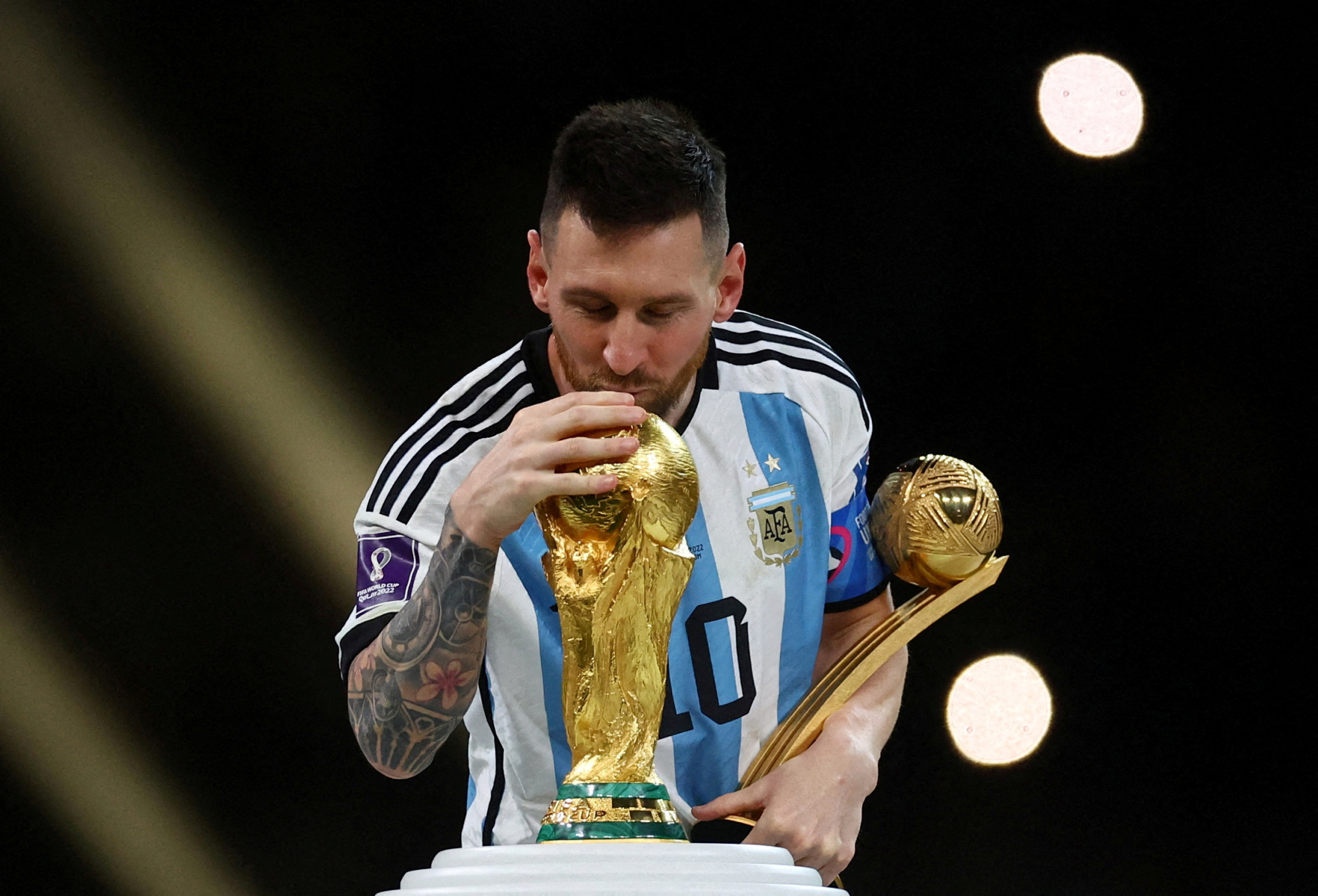 new-project-19-2050-1721561603-1 Messi giành World Cup 2022 tại Qatar. Ảnh: Reuters