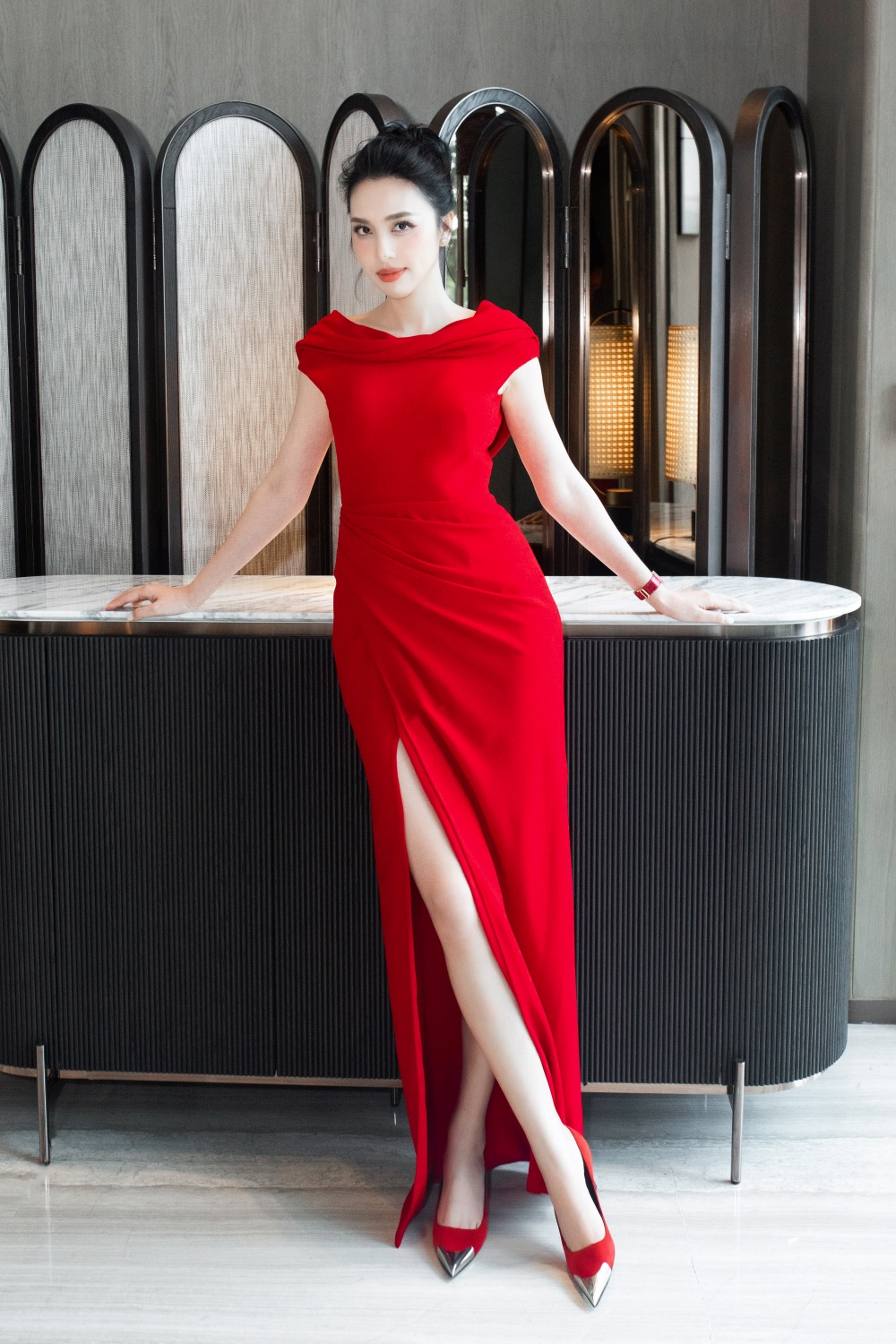 nguoi-mau-huynh-thanh-tuyen-1-2898-1720103405-1 Người mẫu Huỳnh Thanh Tuyền tạo dáng trong trang phục của nhà thiết kế Lê Thanh Hòa sau bảy tháng sinh con thứ tư. Ảnh: Nhân vật cung cấp