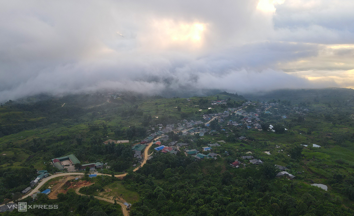 Một góc của xã biên giới Na Ngoi, huyện Kỳ Sơn, nơi nằm ở độ cao hơn 1.000 m so với mực nước biển, mây mù luôn bao phủ. Ảnh: Đức Hùng