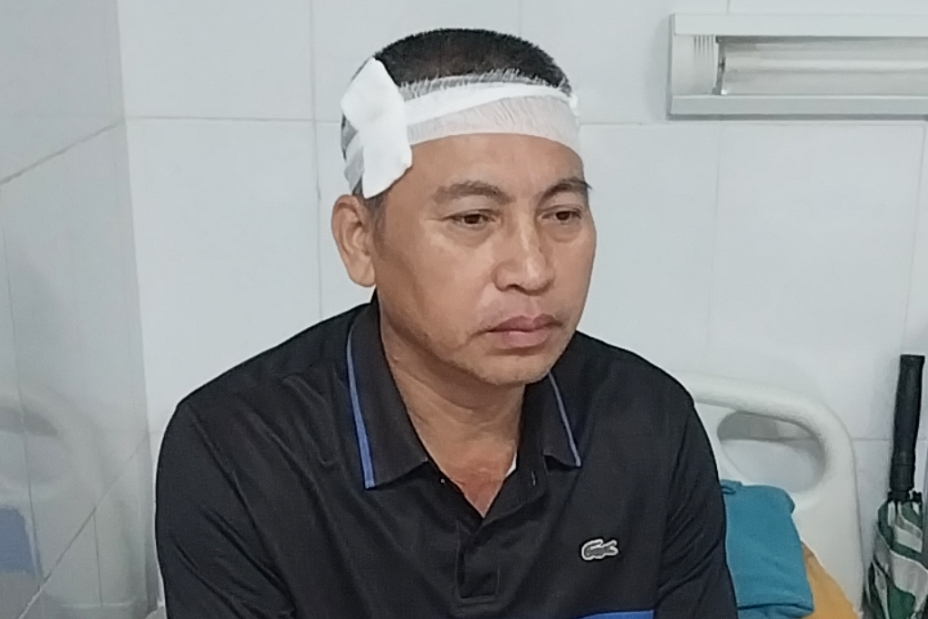ong-quan-1-9488-1721190327-1 Lái tàu Nguyễn Văn Quân vẫn điều trị tại bệnh viện Yên Bái sau một tuần bị trúng đá ném lên tàu. Ảnh: Phương Linh