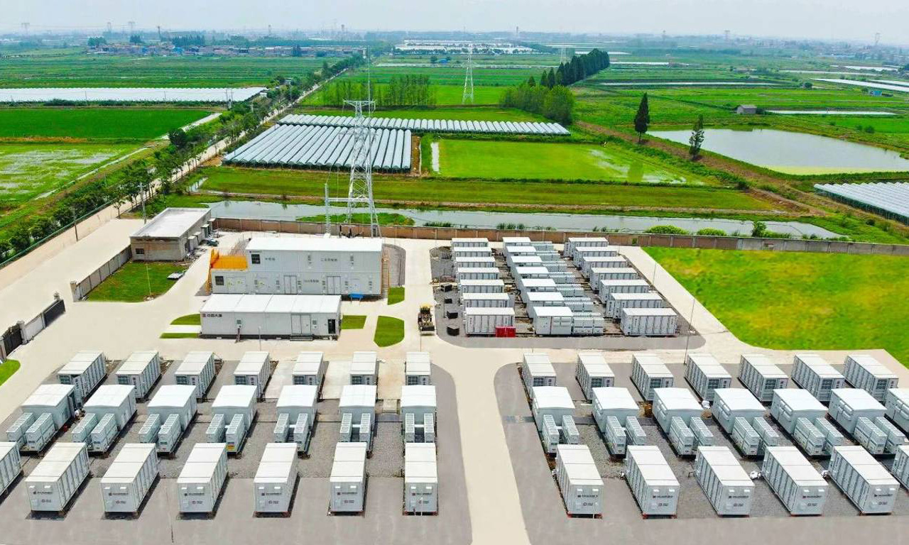 Giải pháp lưu trữ năng lượng ion natri lớn nhất thế giới được lắp đặt tại Trung Quốc. Ảnh: AIBanges