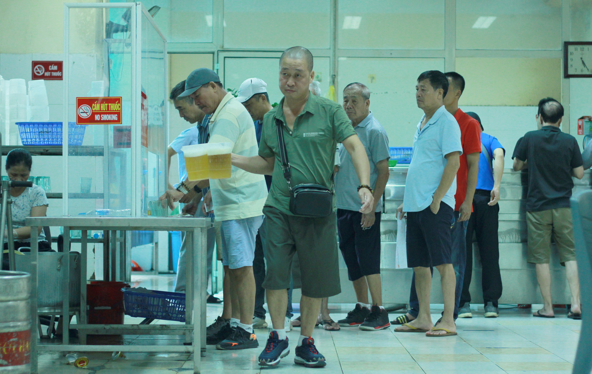 1-11-2293-1723111869 Uống bia bao cấp ở Hà Nội