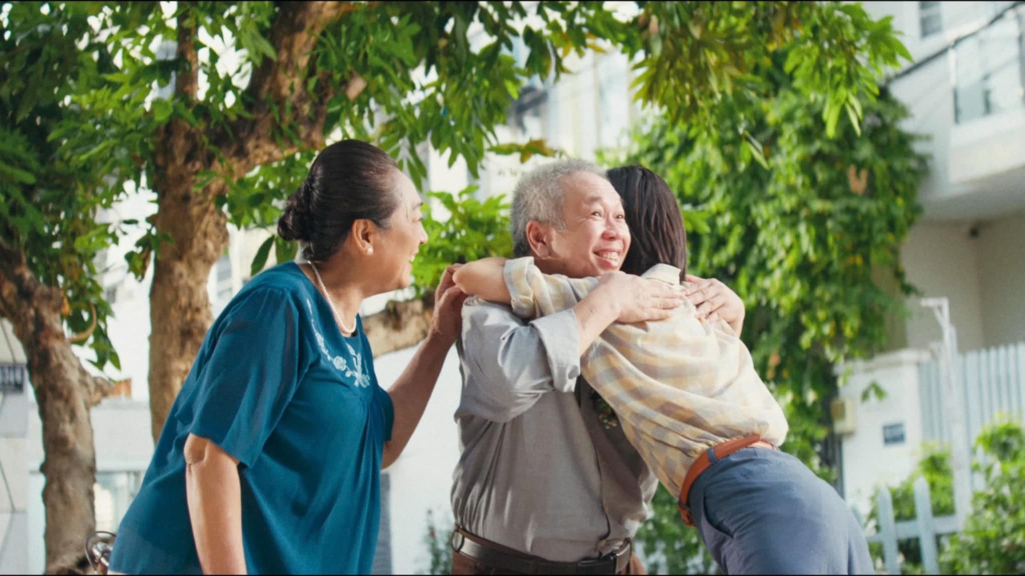 1-8652-1723697991 Giây phút gia đình sum họp là món quà Vu Lan quý giá với nhiều cha mẹ sống xa con.