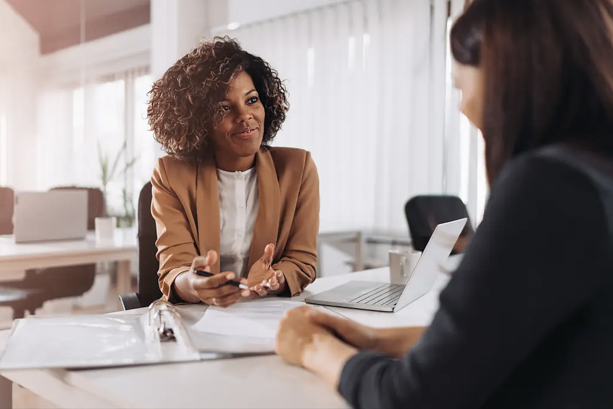 Không ít người nộp đơn xin việc tại các công ty ở Mỹ ngạc nhiên khi được trả chi phí để làm các bài kiểm tra năng lực tốn thời gian. Ảnh minh họa: Shutterstock