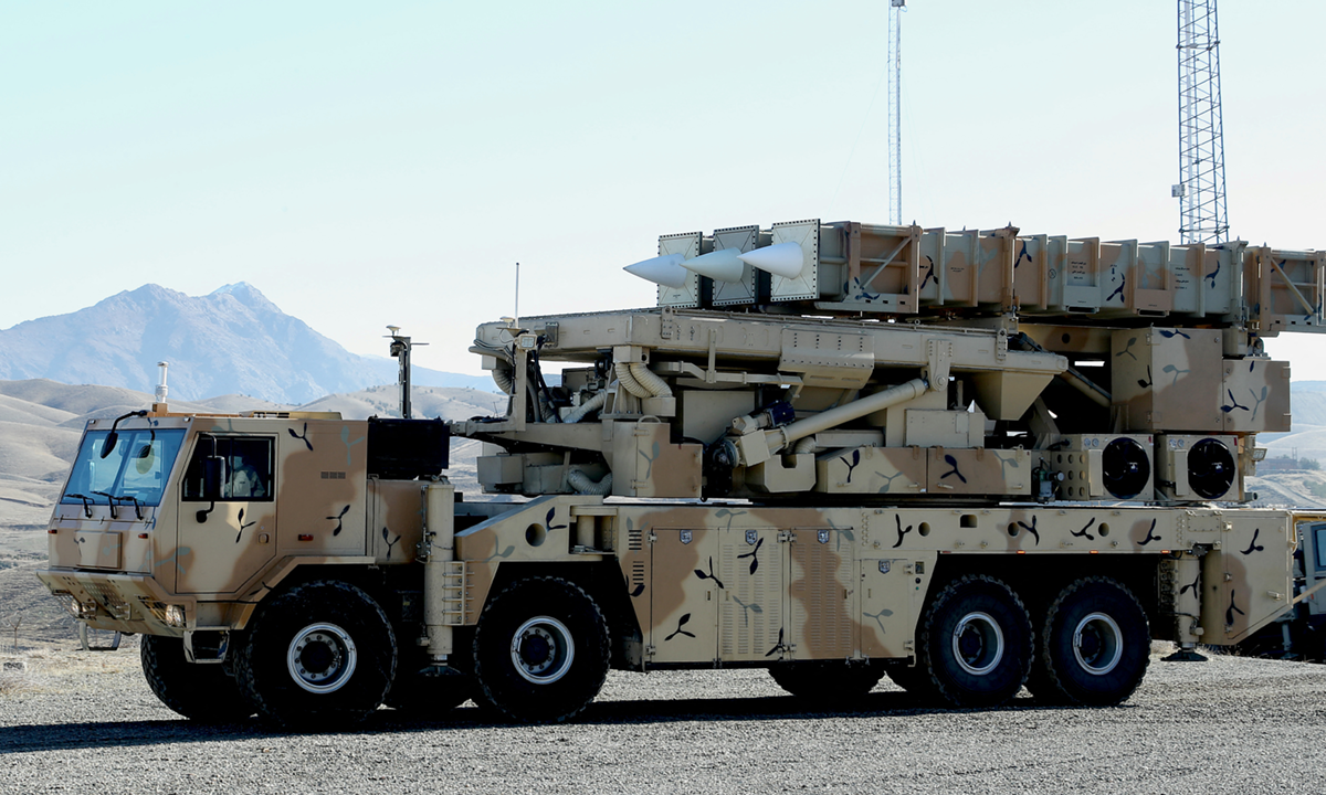 arman-2592-1722932372 Xe phóng đạn thuộc tổ hợp phòng không Arman của Iran trong lễ công bố hồi tháng 2. Ảnh: Reuters