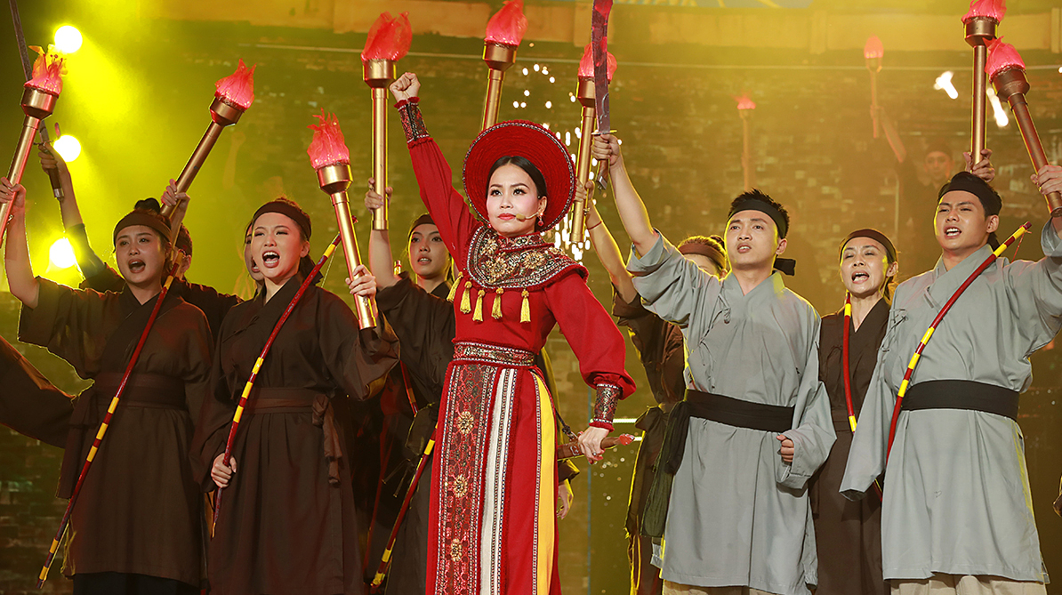 cam-ly-1722744930-9705-1722746252 Cẩm Ly mặc cổ trang biểu diễn ca cảnh Oai hùng trời Nam. Ảnh: Lý Võ Phú Hưng