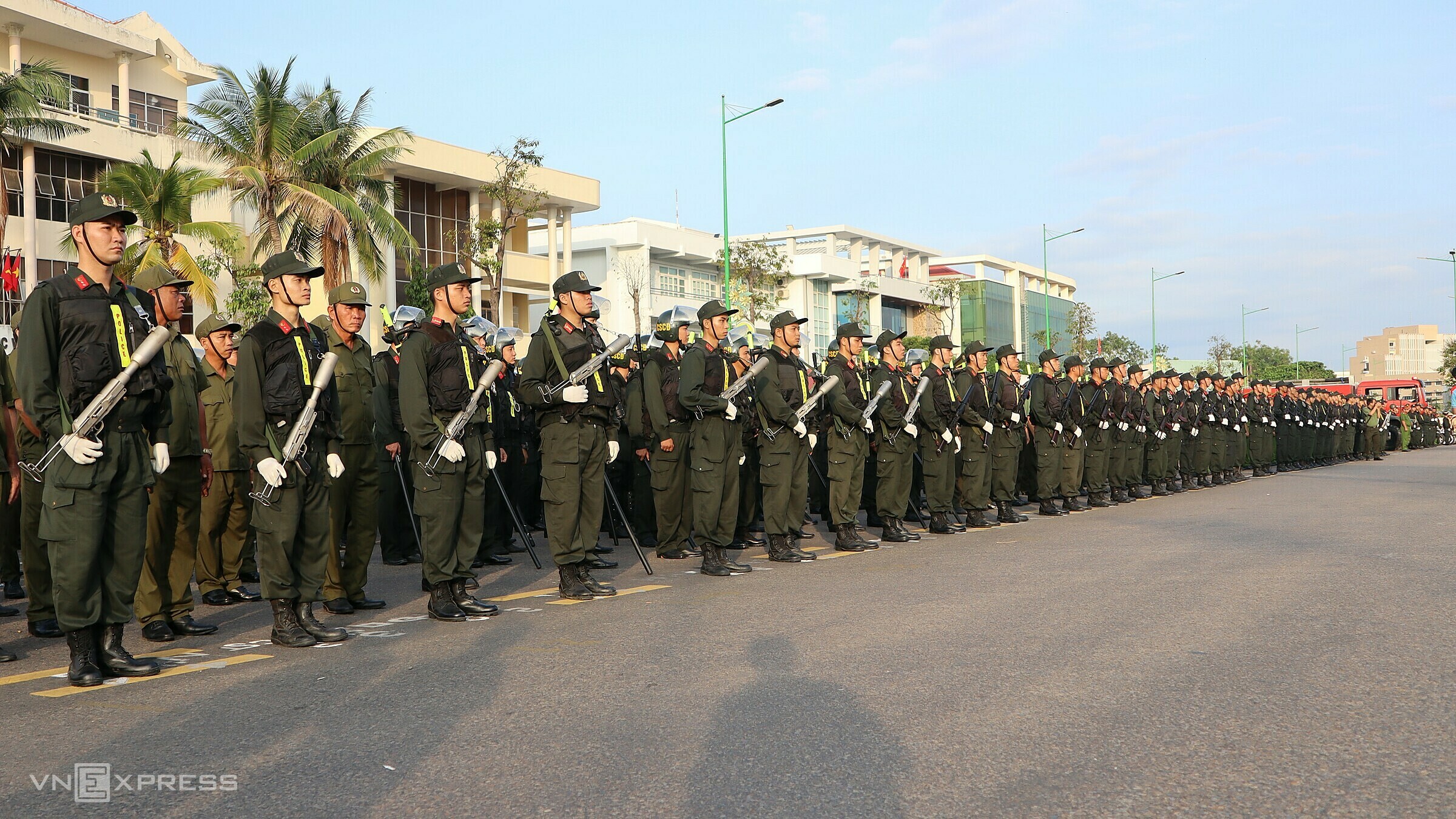 Cảnh sát có vũ trang cùng tham gia với các lực lượng nghiệp vụ trấn áp tội phạm. Ảnh: Việt Quốc