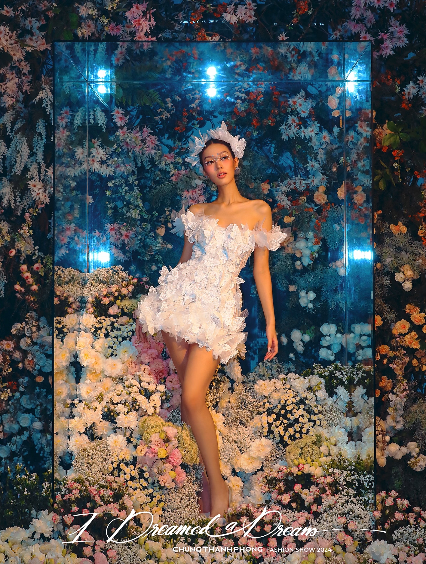 Người mẫu Lenka tạo dáng trên poster show I Dreamed A Dream. Ảnh: Tee Le